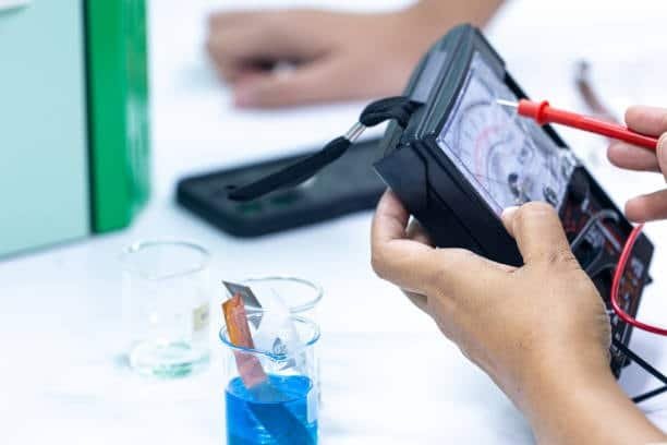 Measuring fluid levels during battery maintenance and corrosion cleaning process