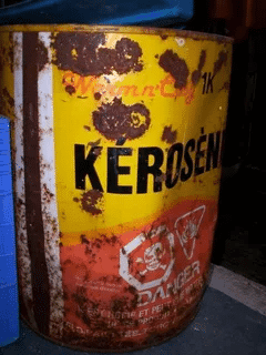 Table showing kerosene vs diesel differences in boiling point, color, and uses