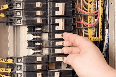 Hand-operated inspection of circuit breakers during maintenance check